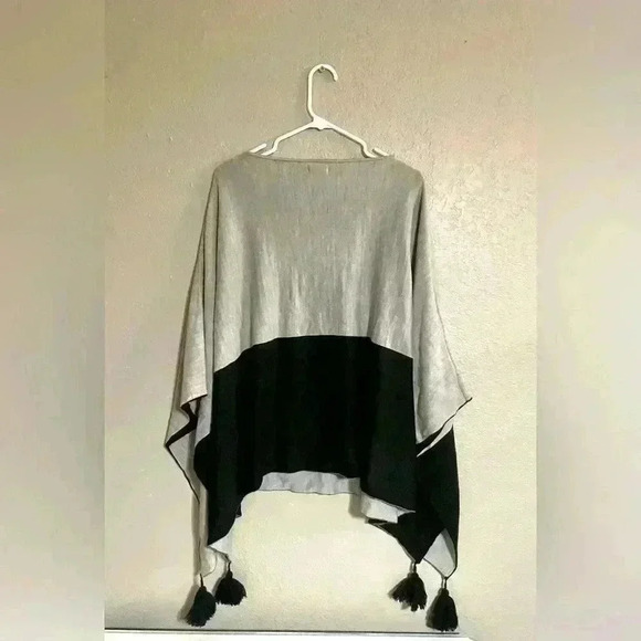 Ann Taylor Gray Black Tassel Cape Poncho Cozy Wrap One Size - Picture 7 of 8